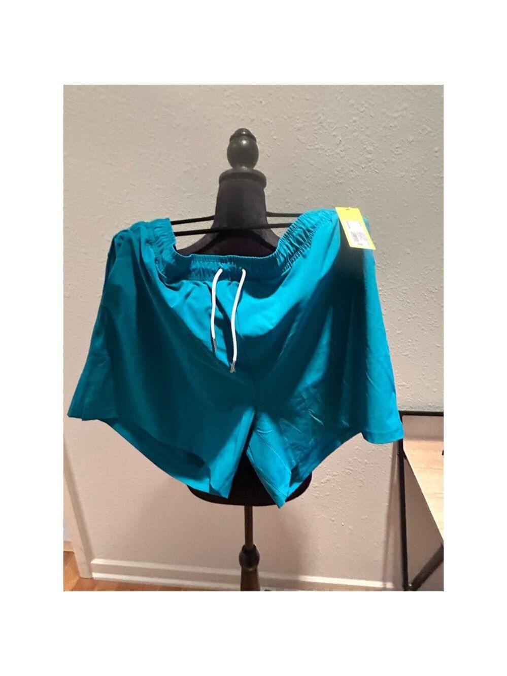 Women's All in Motion Teal Athletic Shorts 3X
Waist 46-51. Length 18.5 - Picture 2 of 7